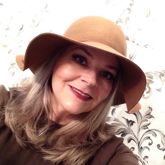 Meet your Posher, MeLissa - Picture 5 of 7